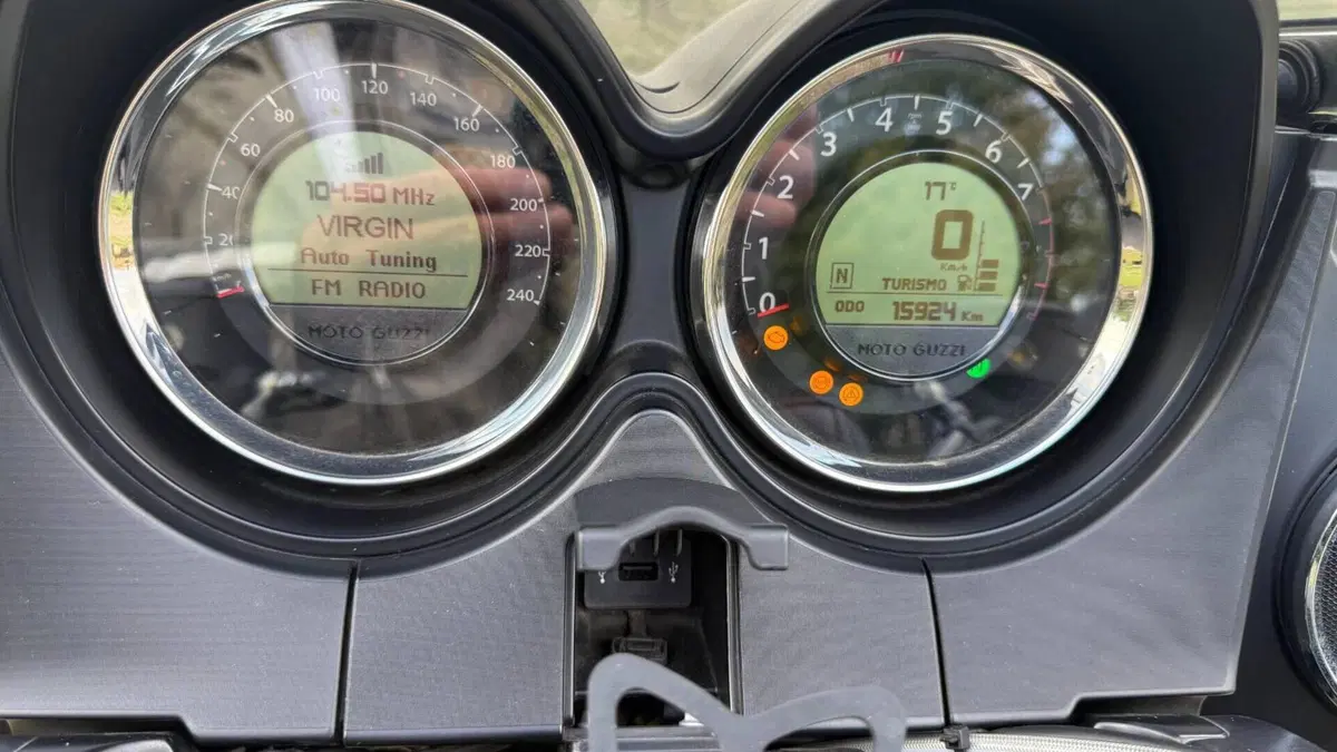 Moto Guzzi MGX 21 1400 (2016 - 20)  (2)