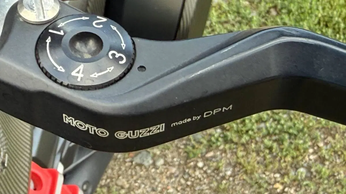 Moto Guzzi MGX 21 1400 (2016 - 20)  (14)