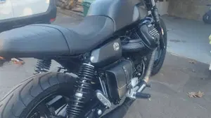 Moto Guzzi V7 Stone (2021 - 24)  (2)