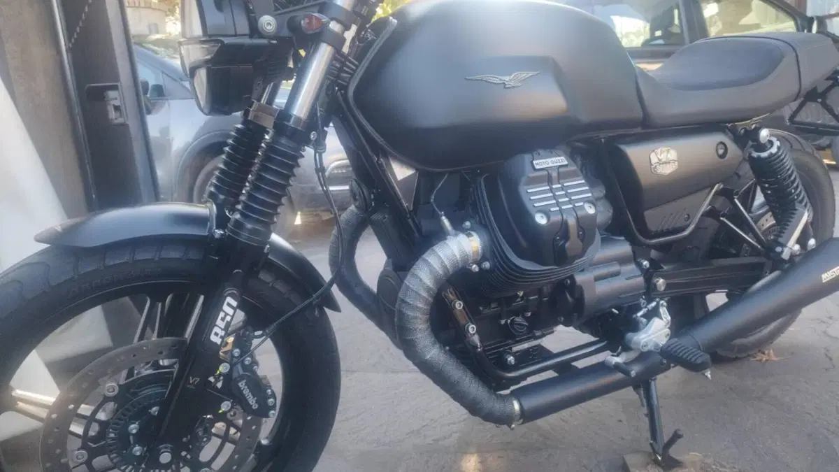 Moto Guzzi V7 Stone (2021 - 24)  (5)