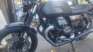 Moto Guzzi V7 Stone (2021 - 24)  (5)