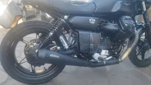 Moto Guzzi V7 Stone (2021 - 24)  (9)