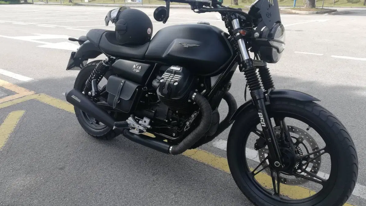 Moto Guzzi V7 Stone (2021 - 24)  (11)