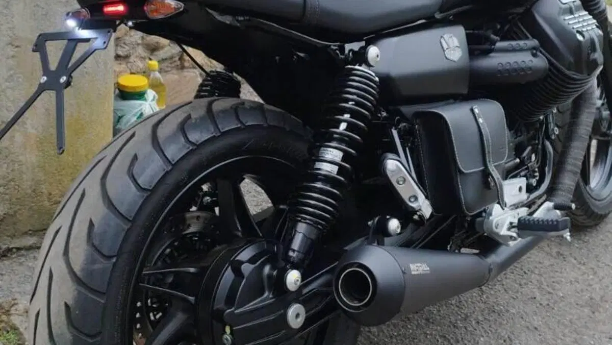 Moto Guzzi V7 Stone (2021 - 24)  (12)