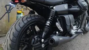 Moto Guzzi V7 Stone (2021 - 24)  (12)