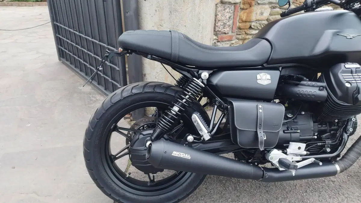 Moto Guzzi V7 Stone (2021 - 24)  (13)