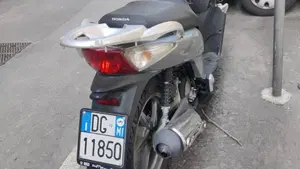 Honda SH 150i (2005 - 08)  (2)
