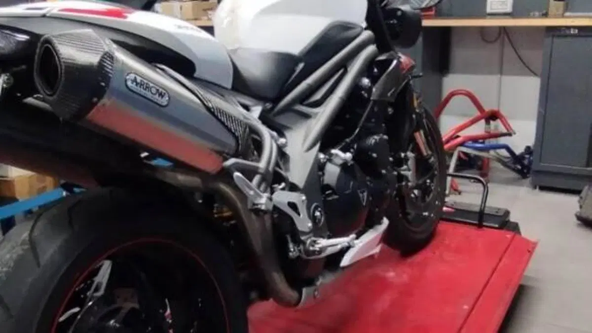 Triumph Speed Triple 1050 RS (2018 - 20)  (3)