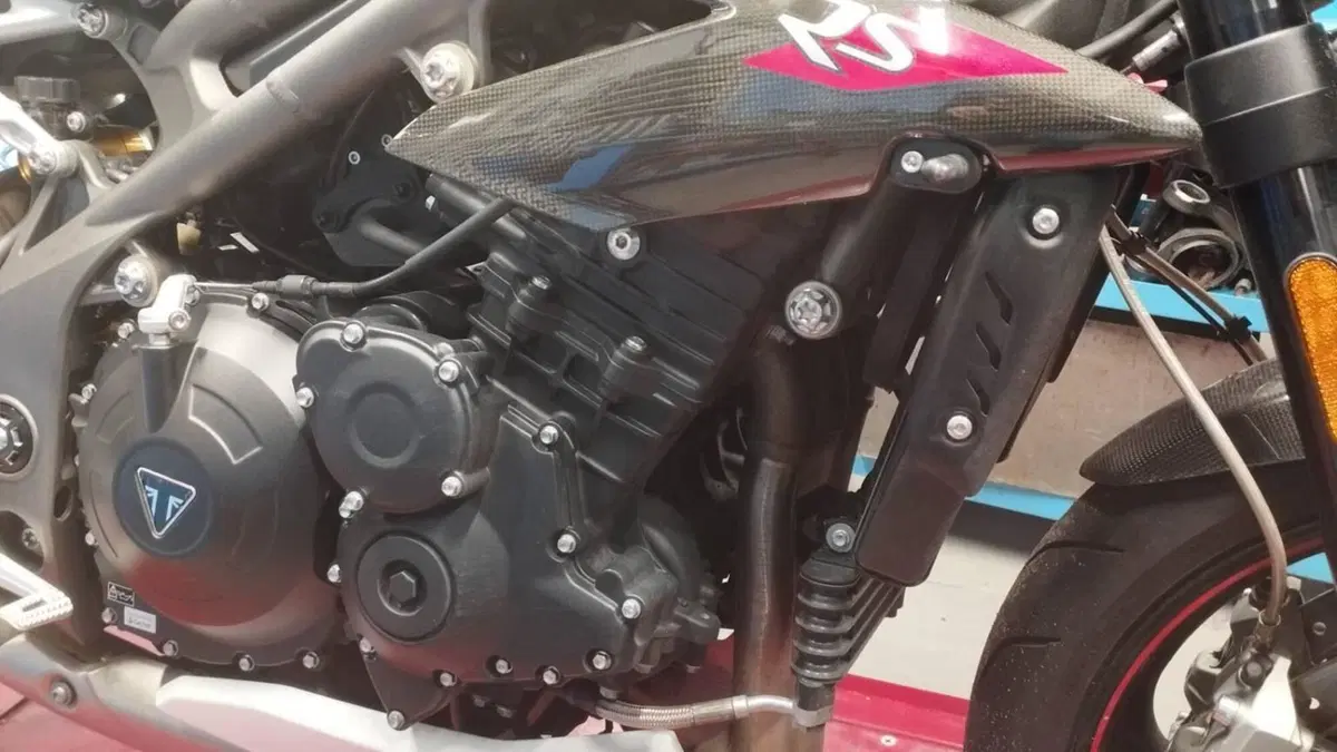 Triumph Speed Triple 1050 RS (2018 - 20)  (12)