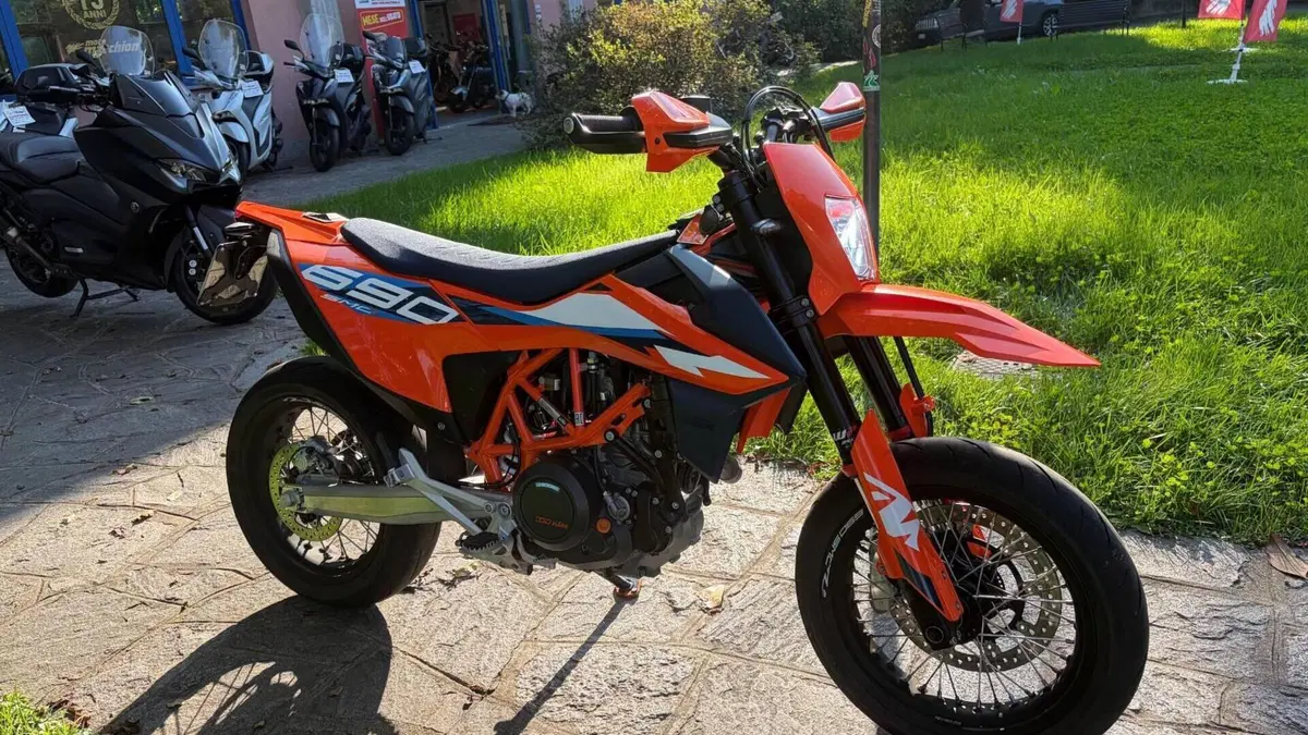 KTM 690 SMC R (2023 - 25)  (4)