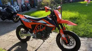 KTM 690 SMC R (2023 - 25)  (4)