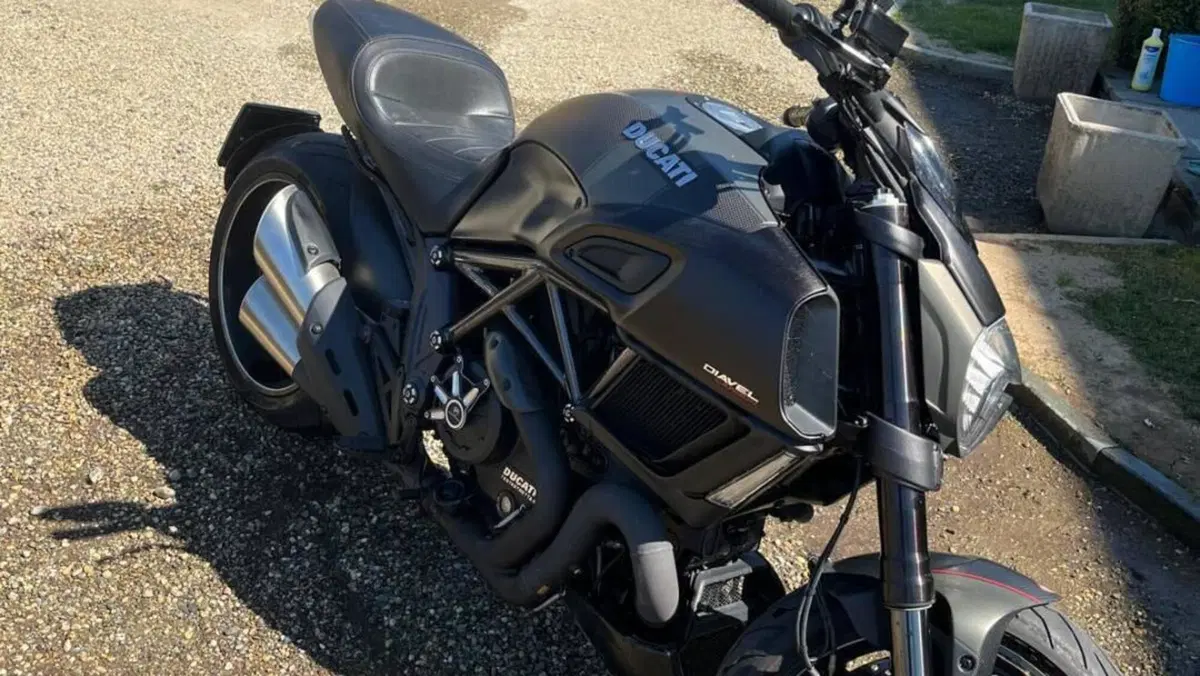 Ducati Diavel 1200 Carbon (2014 - 16) 