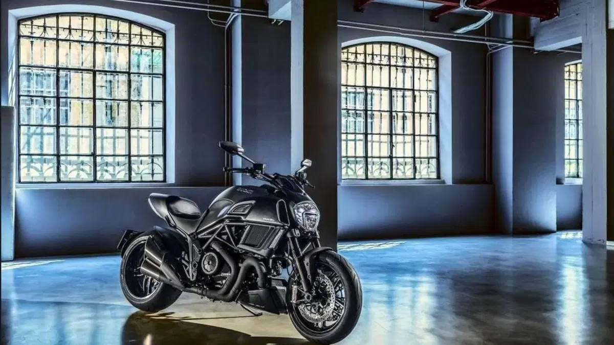 Ducati Diavel 1200 Carbon (2014 - 16)  (2)