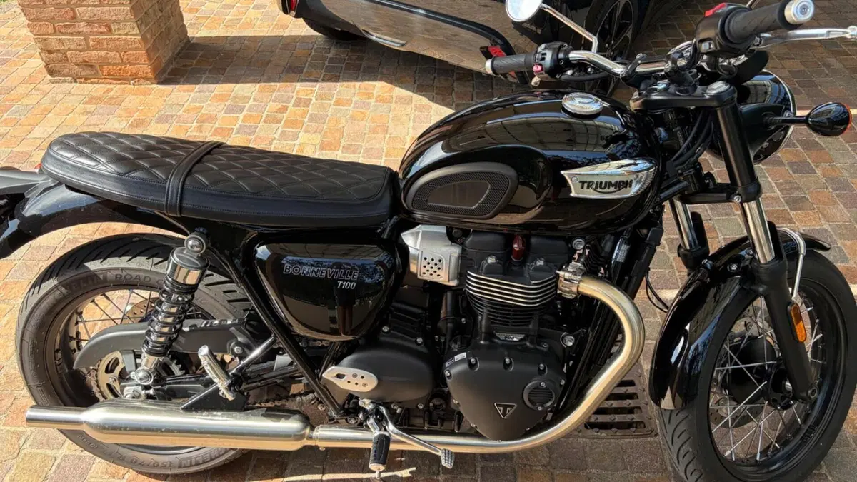 Triumph Bonneville T100 (2021 - 25)  (4)