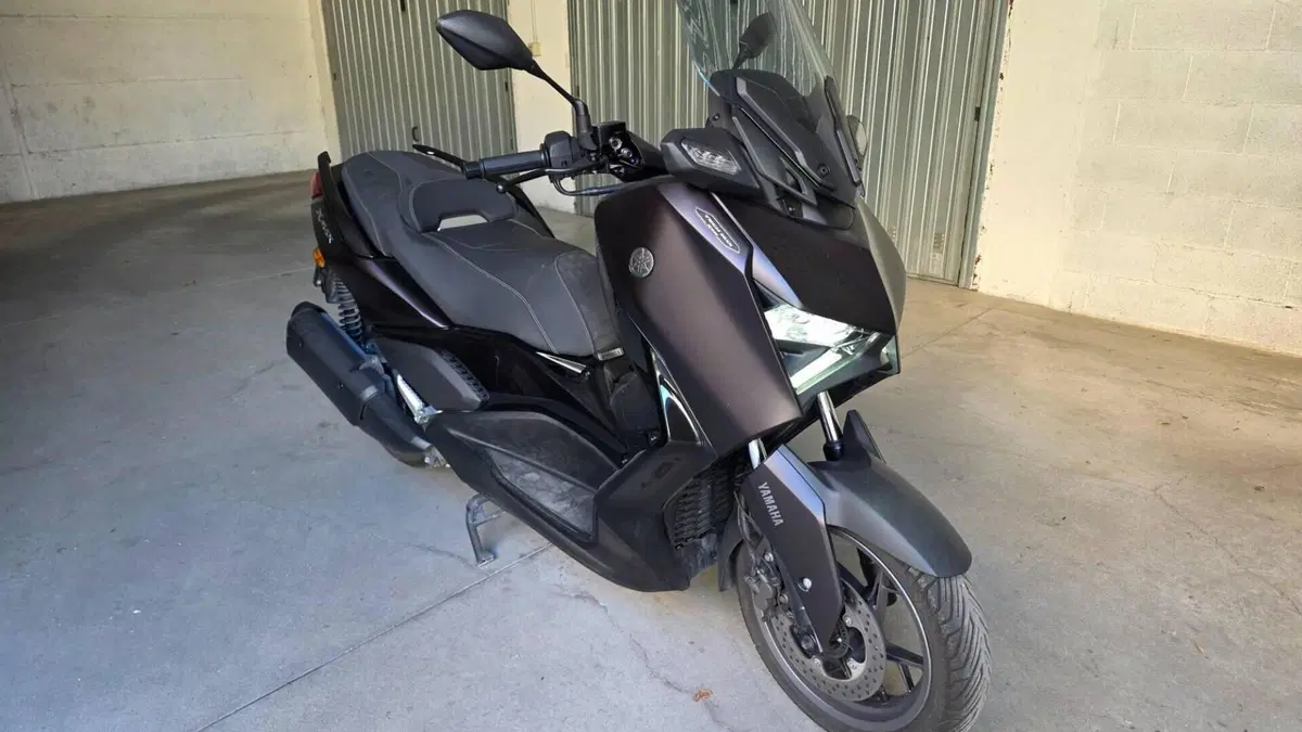Yamaha X-Max 300 Tech Max (2021 - 24)  (2)