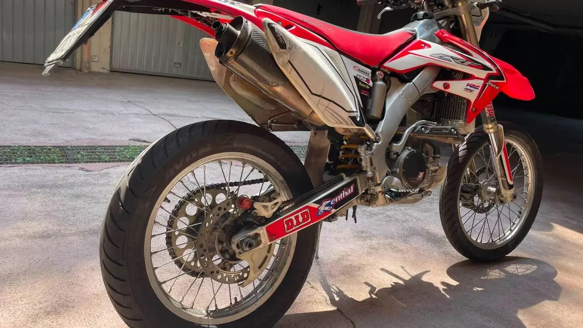 HM CRF 250 X Motard (2005 - 06)   (2)