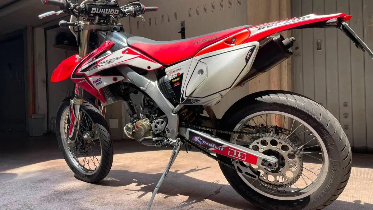HM CRF 250 X Motard (2005 - 06)   (3)