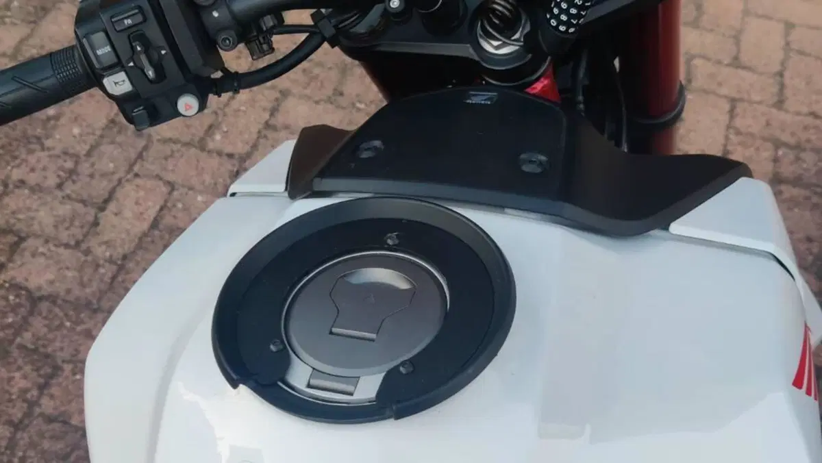 Honda CB 750 Hornet (2023 - 24)  (3)
