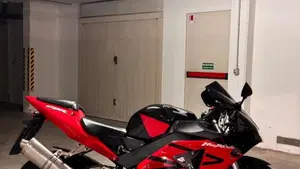 Honda CBR 900 RR Fireblade (2002 - 04)  (3)