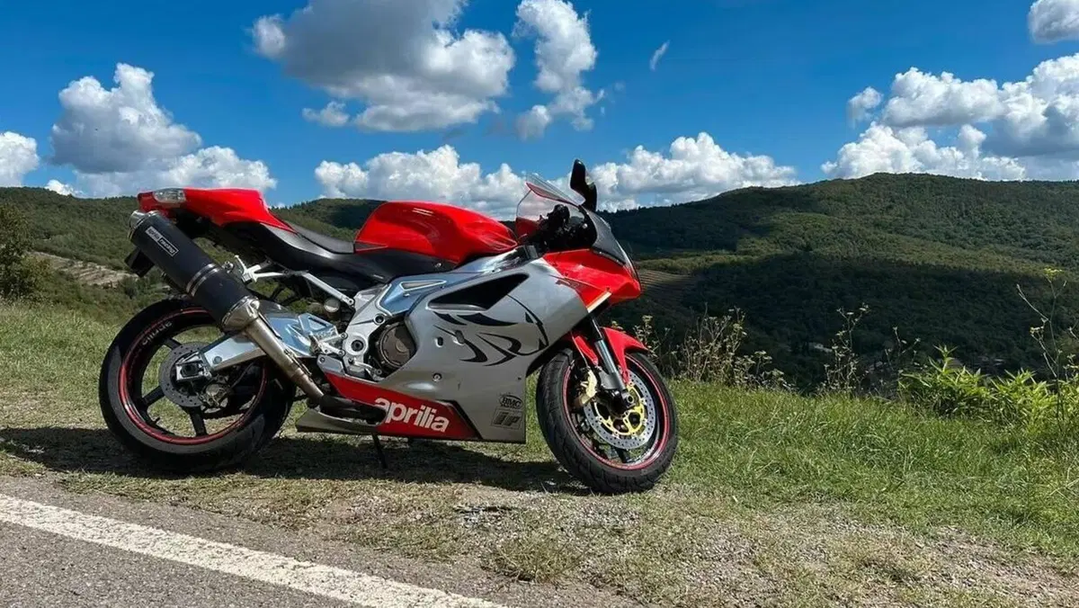 Aprilia RSV 1000 R (2004 - 05)  (2)