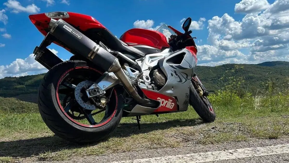 Aprilia RSV 1000 R (2004 - 05)  (3)
