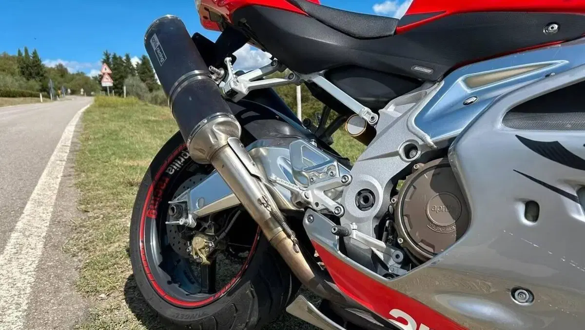 Aprilia RSV 1000 R (2004 - 05)  (5)