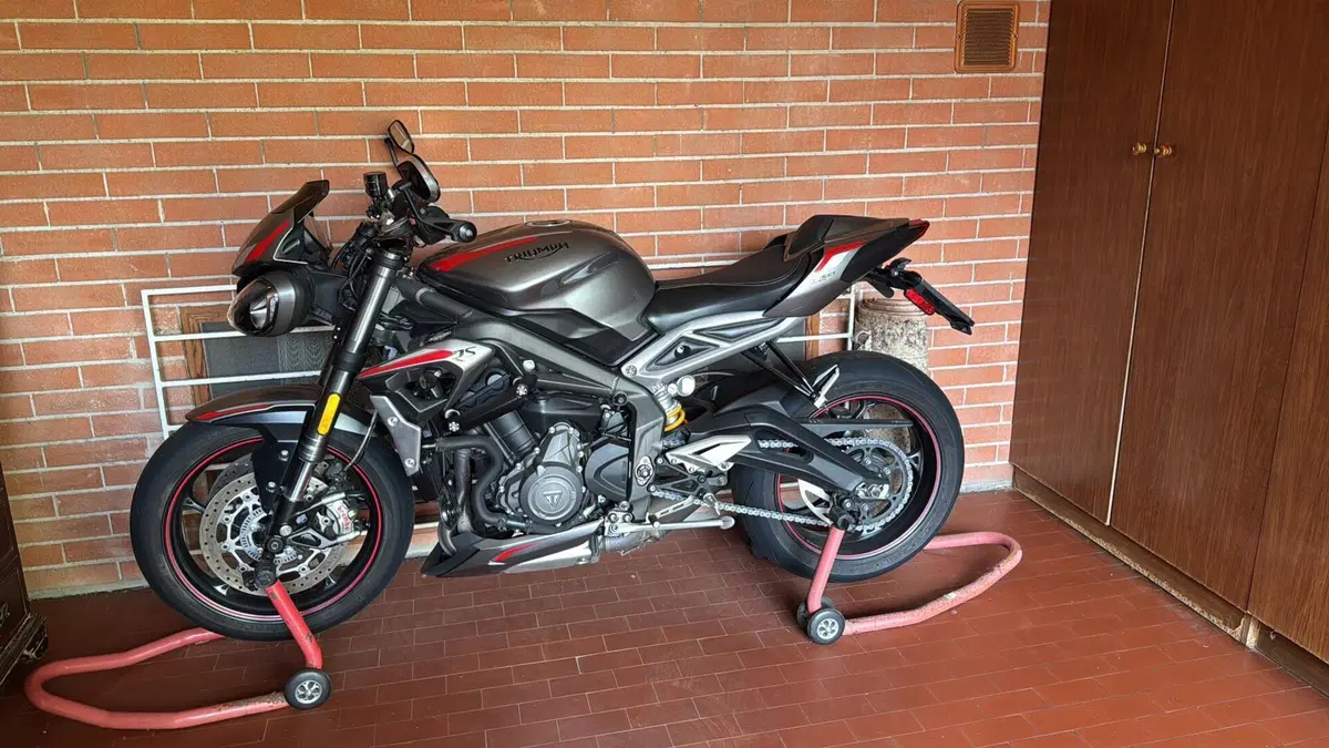 Triumph Street Triple RS (2020 - 22)  (3)