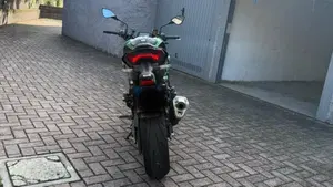 Kawasaki Z 900 SE (2025 - 27)  (2)