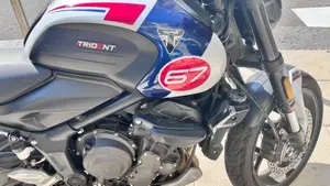 Triumph Trident 660 Triple Tribute Edition (2024)  (2)