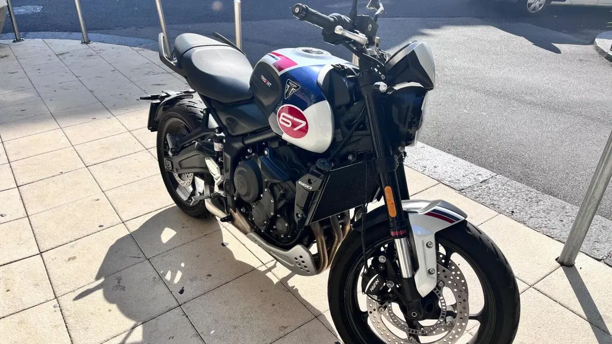 Triumph Trident 660 Triple Tribute Edition (2024)  (10)