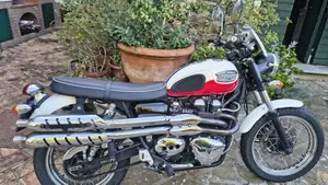Triumph Scrambler (2006 - 17)  (2)