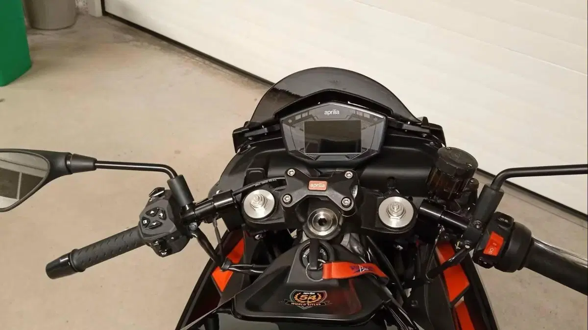 Aprilia Tuono 660 Factory (2022 - 24)  (3)