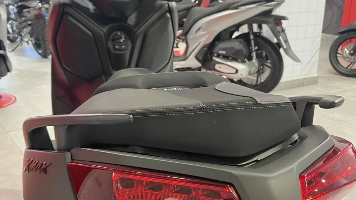 Yamaha X-Max 300 (2025 - 26)  (4)