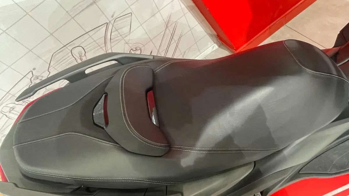 Yamaha X-Max 300 (2025 - 26)  (5)