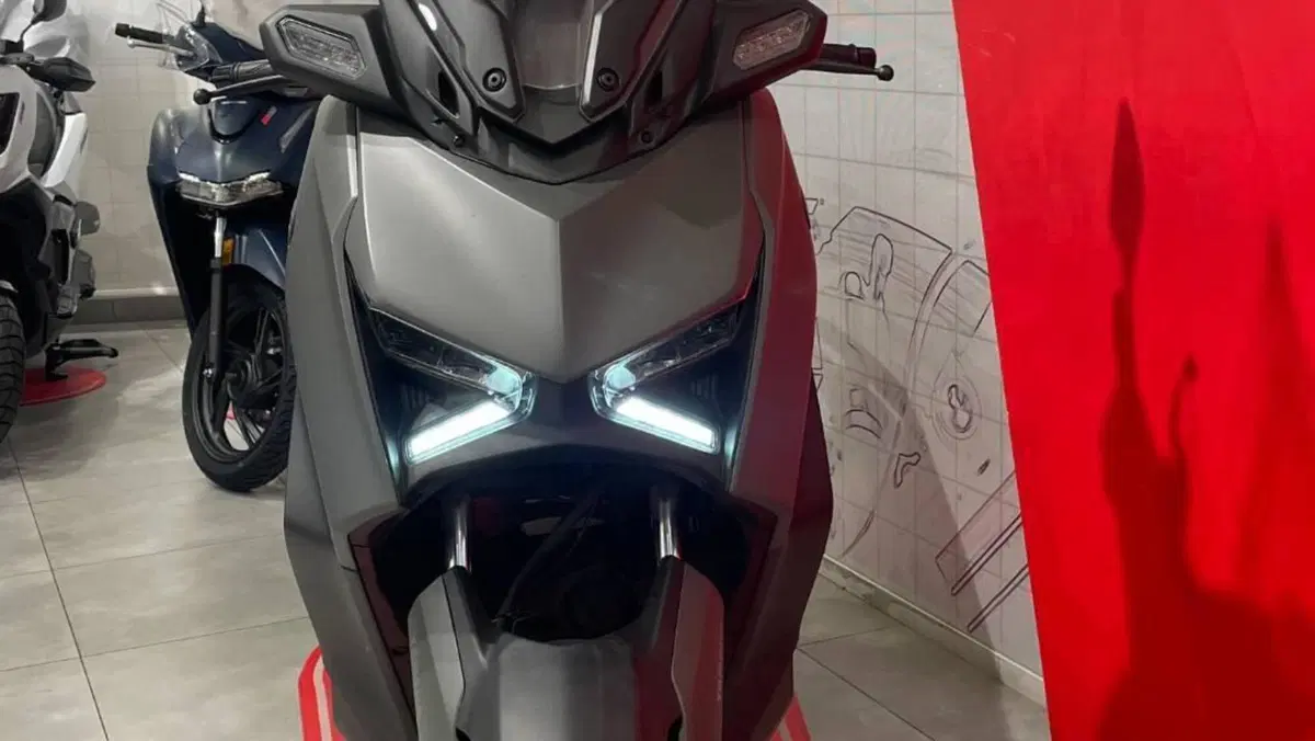 Yamaha X-Max 300 (2025 - 26)  (7)