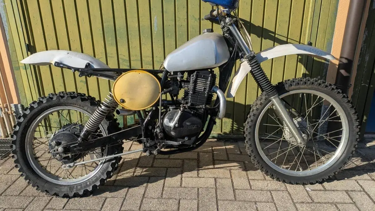Suzuki   (4)