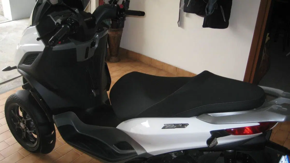 Piaggio MP3 310 (2025 - 26)  (2)