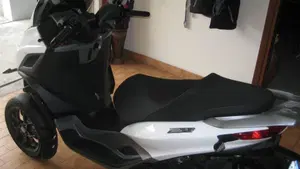 Piaggio MP3 310 (2025 - 26)  (2)