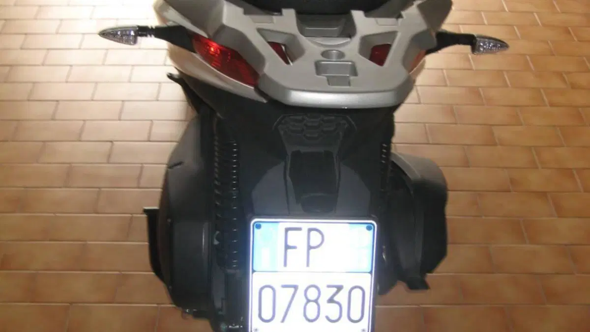 Piaggio MP3 310 (2025 - 26)  (5)
