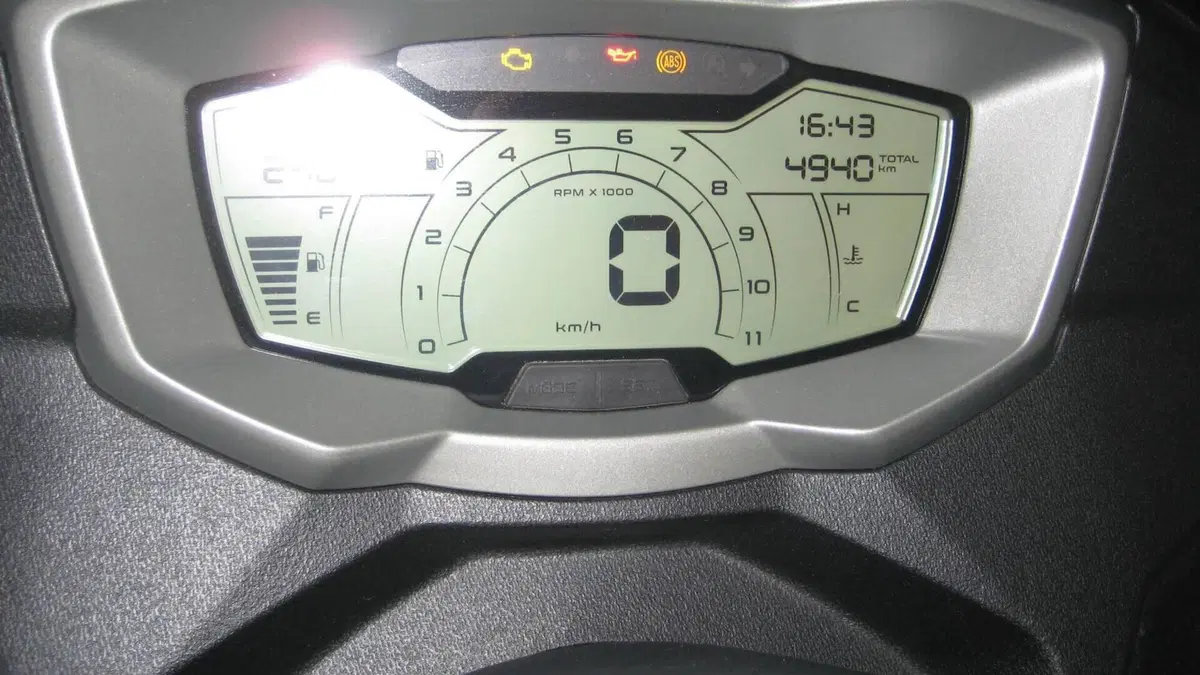 Piaggio MP3 310 (2025 - 26)  (6)