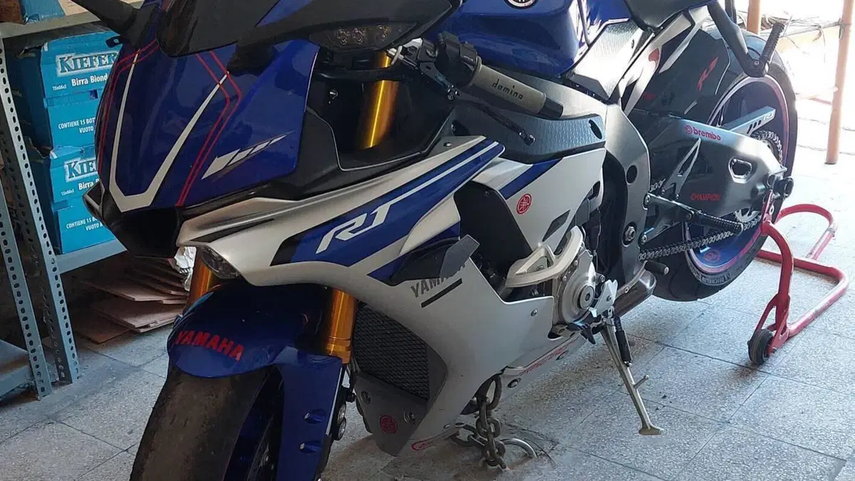 Yamaha YZF R1 (2015 - 16) 