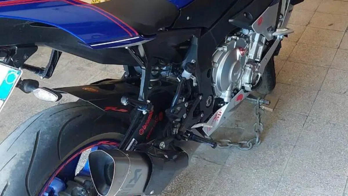 Yamaha YZF R1 (2015 - 16)  (2)