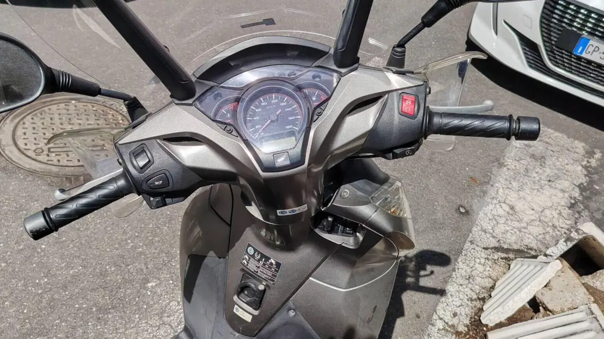 Honda SH 300 i Sport ABS (2018 - 20)  (2)