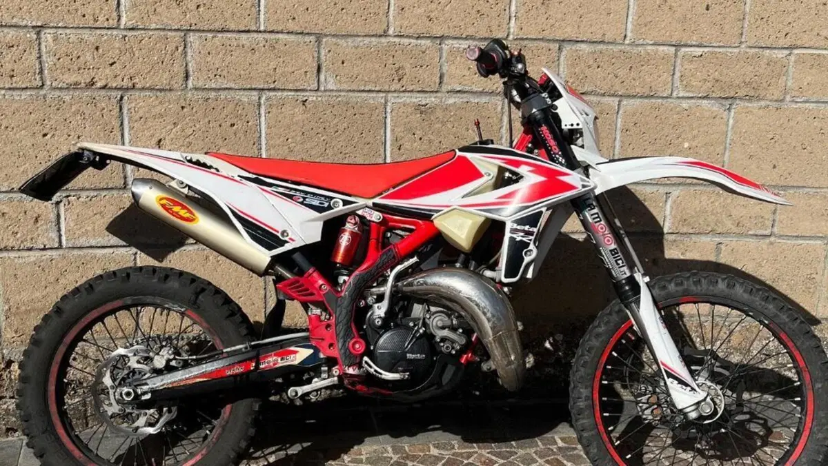 Betamotor RR 125 2T Enduro (2019)  (2)