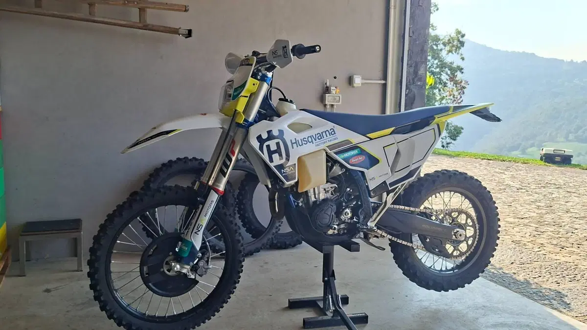 Husqvarna FE 450 (2024)  (2)