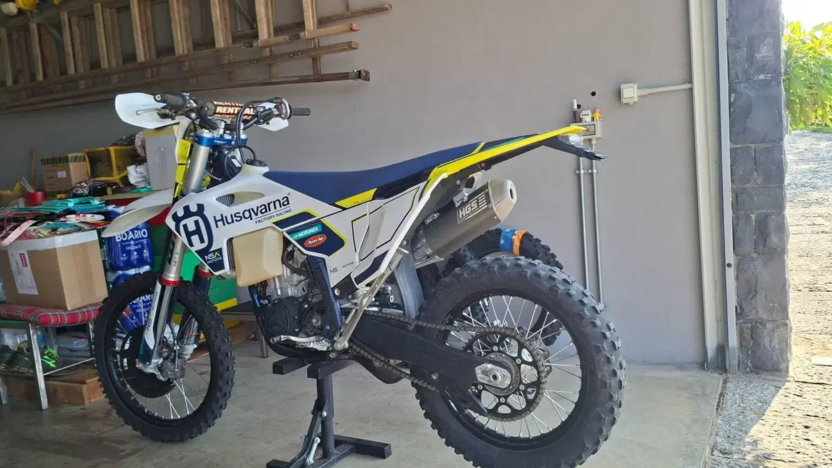 Husqvarna FE 450 (2024)  (3)