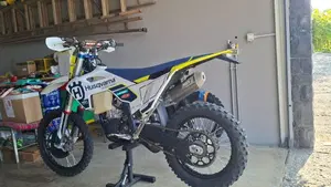 Husqvarna FE 450 (2024)  (3)