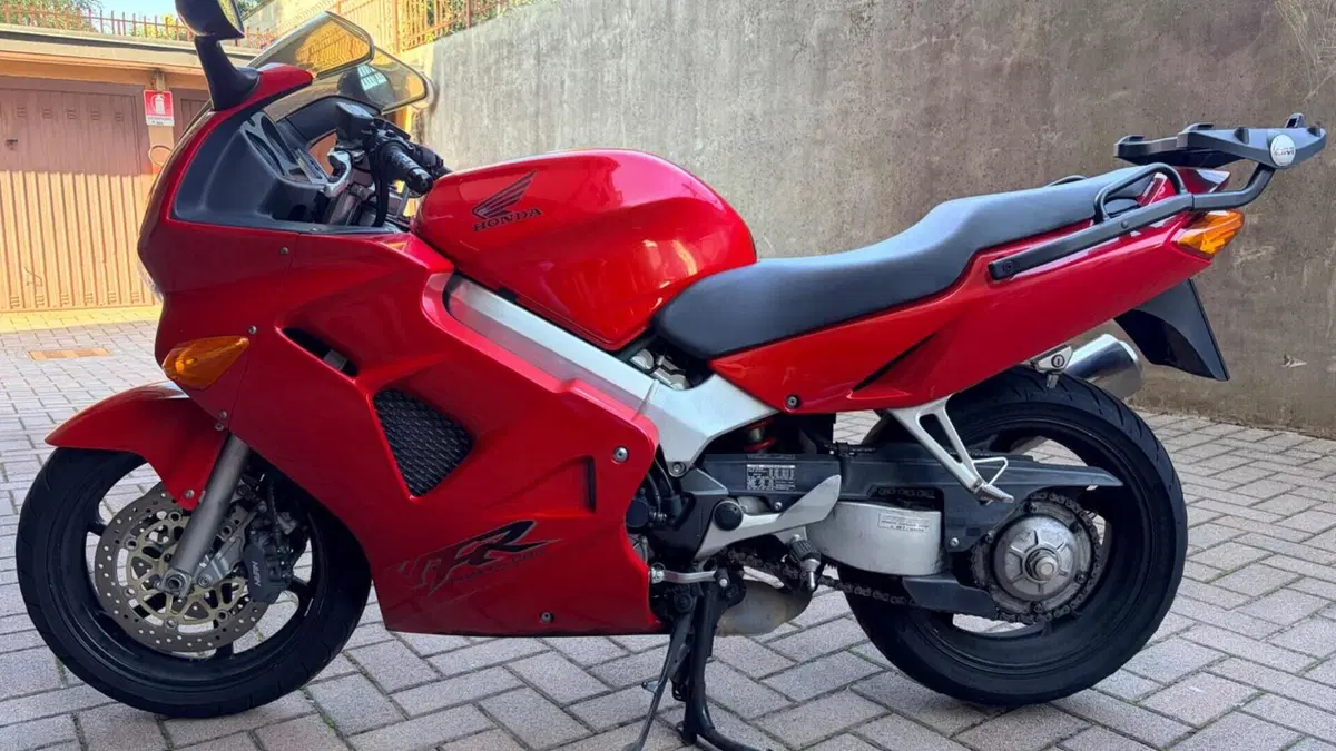 Honda VFR 800 (1998 - 01)  (4)