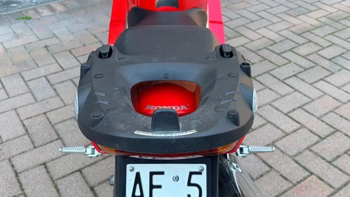 Honda VFR 800 (1998 - 01)  (7)