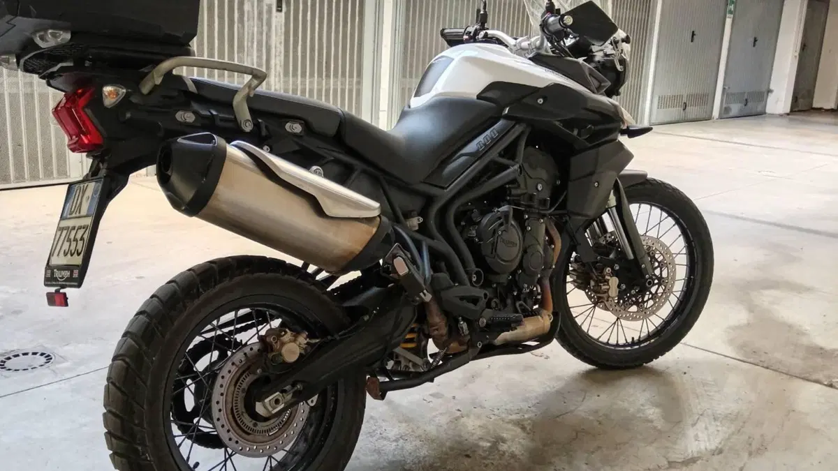 Triumph Tiger 800 XC (2011 - 12)  (4)